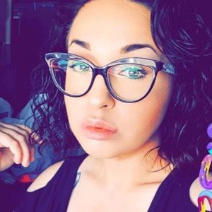 Meet your Posher, Jenny